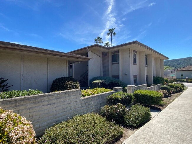 Building Photo - Beautiful corner condo in Lake San Marcos