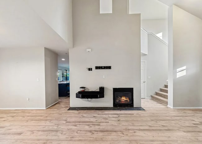 Building Photo - 1340 NW Redwing Dr