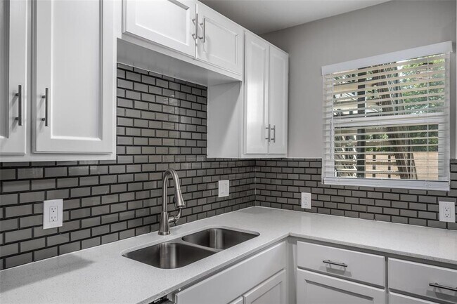 Building Photo - 4708 San Jacinto St