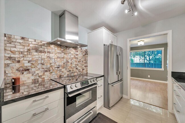 Building Photo - Hidden Gem at Saratoga Creekside – End Uni...