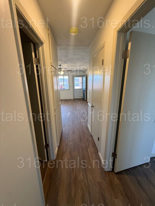 Building Photo - 3113 S Bunker Hl Dr