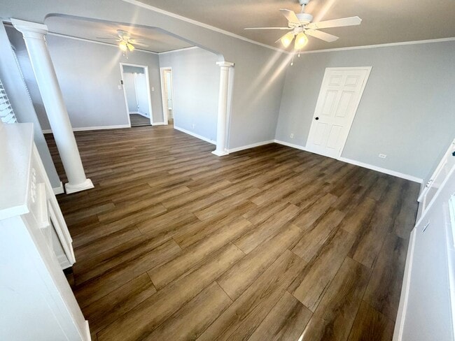 Building Photo - 2 bed 1 bath SFH near USC with gated parking