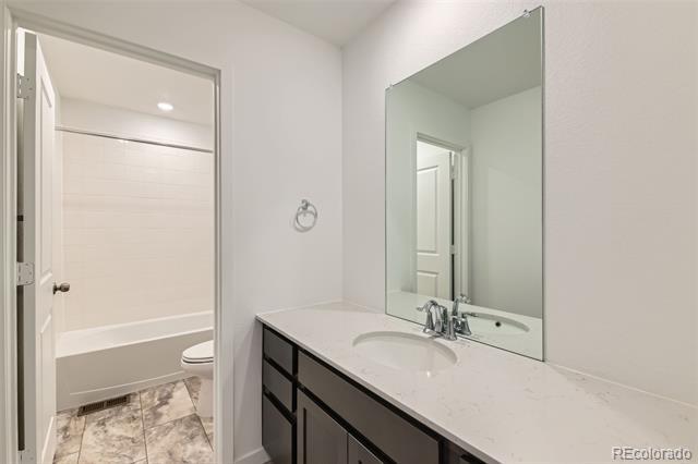 Building Photo - 4858 Astor Pl