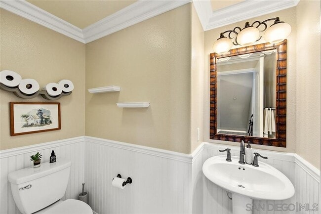 Building Photo - 3 Bedroom 3.5 Bathroom Townhouse in Sunset Cove