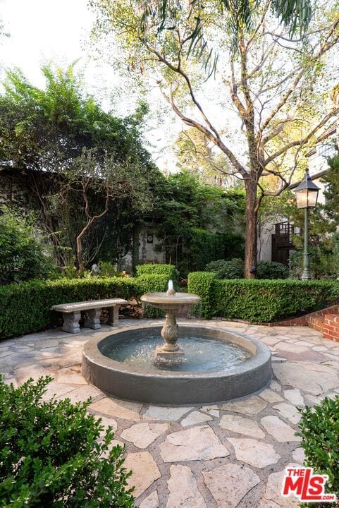 Building Photo - 2057 N Las Palmas Ave