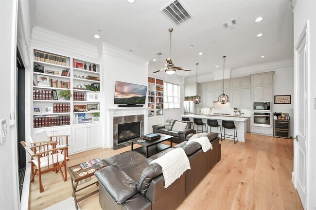 Building Photo - 3828 Glen Arbor Dr