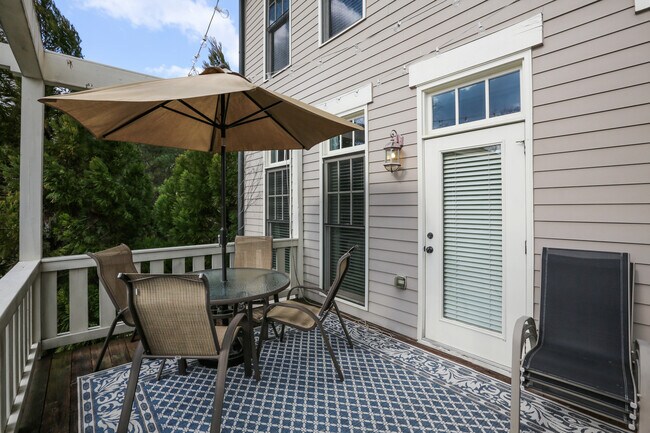 Building Photo - 2114 W Village Xing