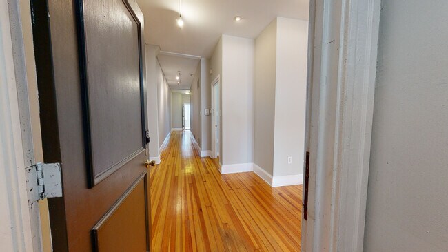 Building Photo - 313 N Charles St