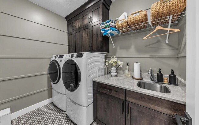 Building Photo - Stunning and Spacious 3 Bedroom Home in Desert Color! Includes a Private Pool!