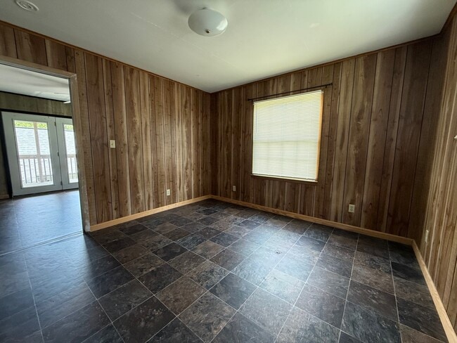 Building Photo - 308 Poplar St