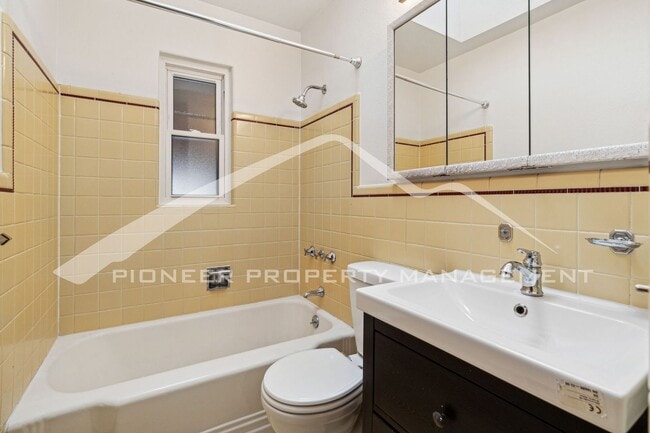 Building Photo - Spacious Home with Central AC and Washer/Dryer
