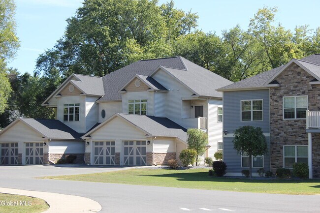 Building Photo - 48 Bavarian Wy