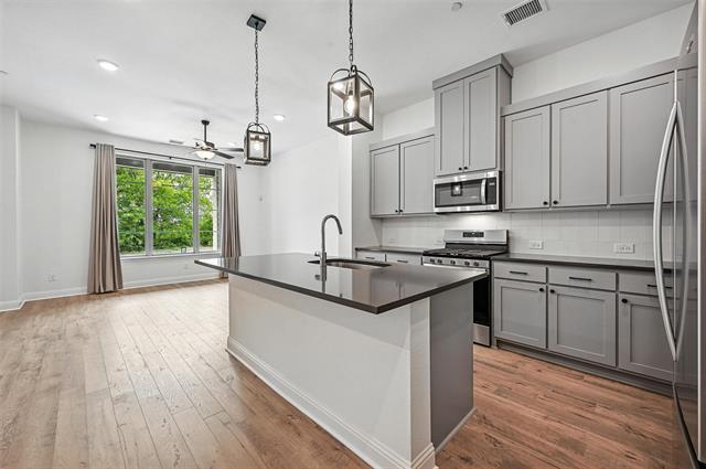 Building Photo - 2528 Campden Mews
