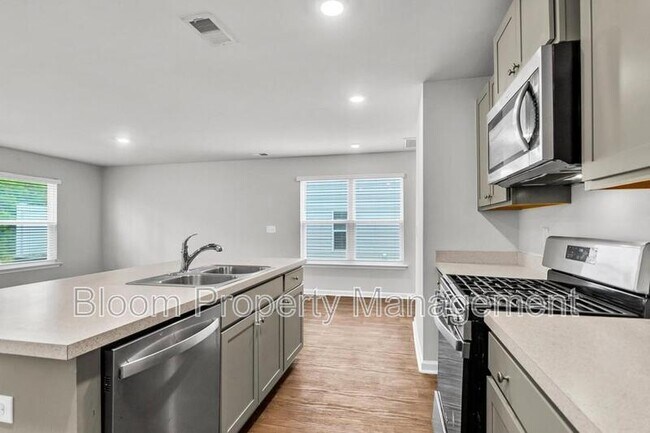 Building Photo - 159 Spencer Cir