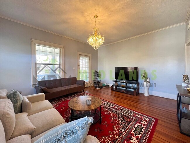 Building Photo - 2417B Clark Street