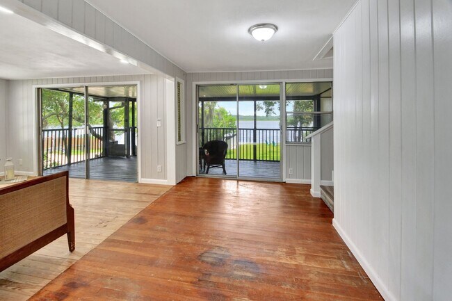 Building Photo - Bluelake Unit 3