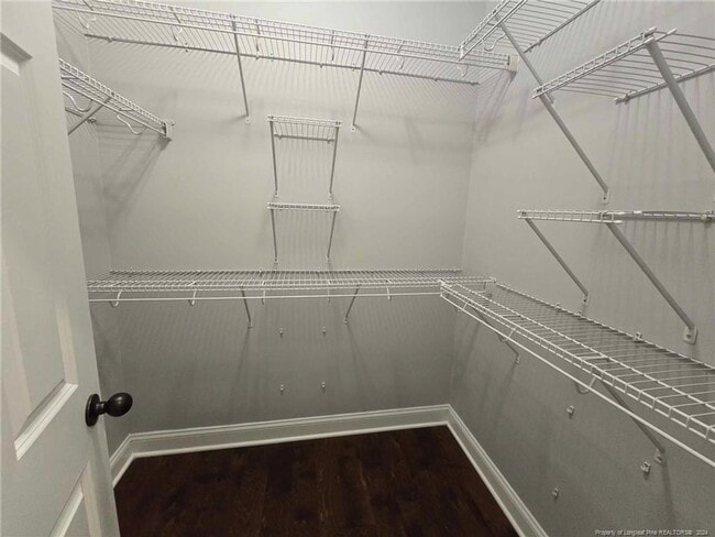 Building Photo - Rental in gated Gates Four!