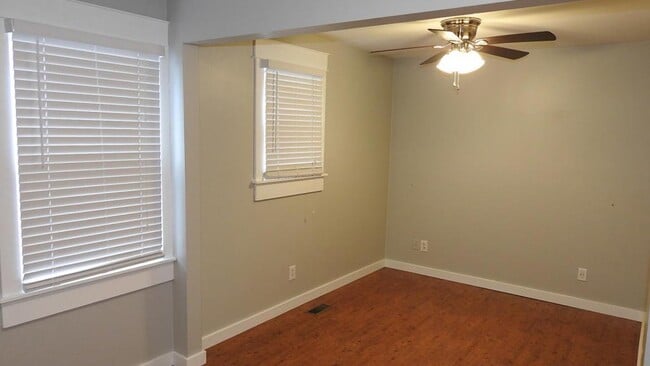 Building Photo - 517 Holmes St