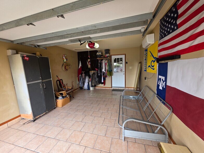 Building Photo - 209 La Silla Dr