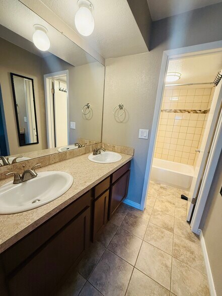 Building Photo - 2227 Canyon Blvd