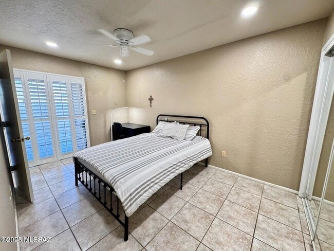 Building Photo - 4281 N River Grove Cir