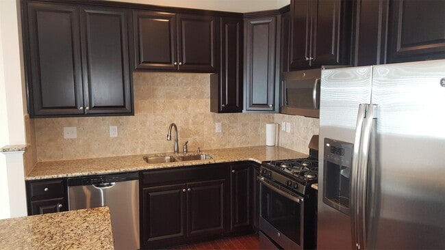 Building Photo - 2757 Silverthorn Dr