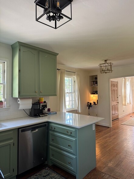 Building Photo - 2944 Primrose Cir