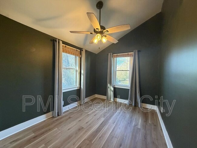 Building Photo - 607 Franklin St