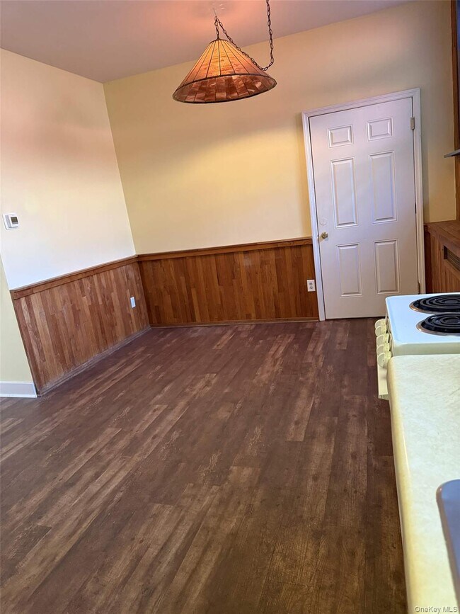 Building Photo - 50 NY-343