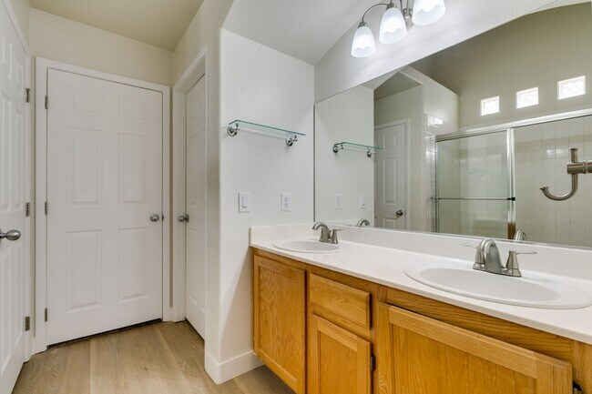 Building Photo - SW BEAUTY*2 BEDROOMS*OPEN FLOORPLAN*COMMUNITY POOL, GATED*CHECK THIS HOME OUT TODAY!