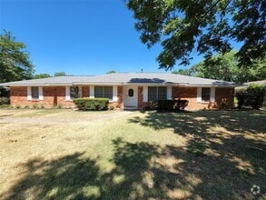 Building Photo - 2604 Buckingham Dr