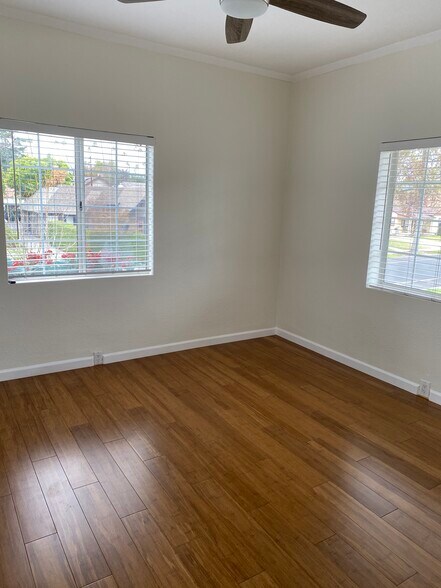 Building Photo - 608 N Electric Ave