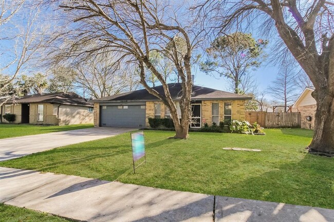 Building Photo - 5903 Country Pl