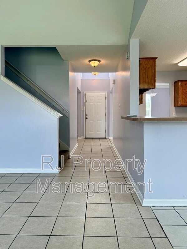 Building Photo - 5353 Farm Ridge Dr