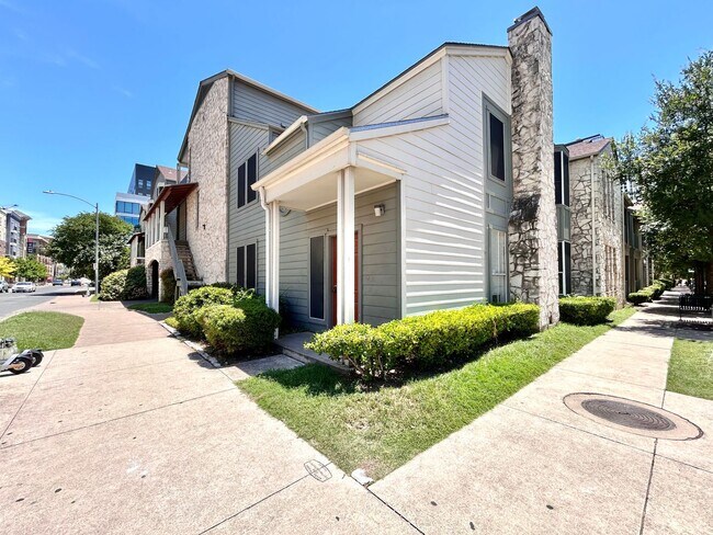Primary Photo - Charming 1/BR 1/BA + Den in a Private, Pea...