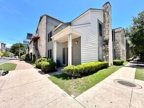 Building Photo - Charming 1/BR 1/BA + Den in a Private, Pea...