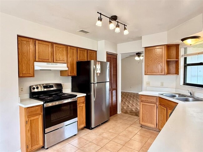 Building Photo - 1215 Creekbottom Cir