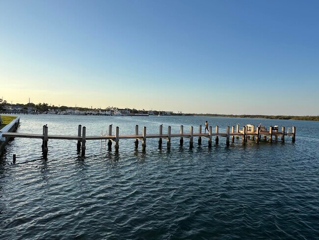 Building Photo - 100 Intracoastal Pl