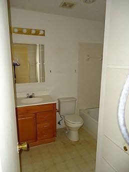 Building Photo - 1604 White Oak Ct
