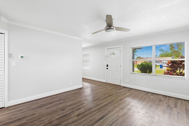 Building Photo - Modern 2BR/1BA Home with Spacious Fenced Yard