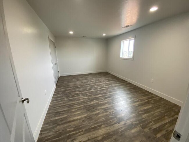 Building Photo - 705N US-191