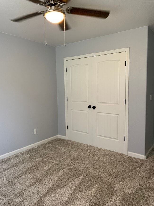 Building Photo - 4 Bedroom, 2 Bath near Pine Grove
