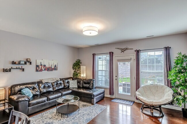 Building Photo - Townhome for rent