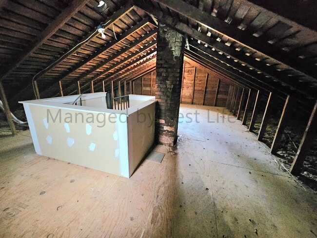 Building Photo - 223 NE 62nd Ave