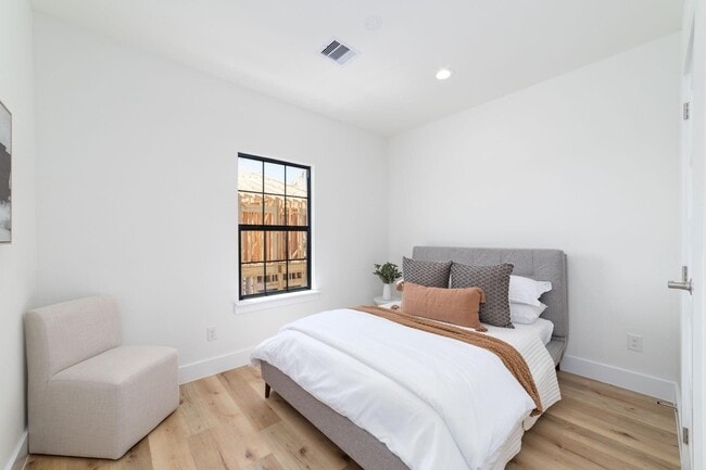 Building Photo - 11936 N Hoa Sen Cir