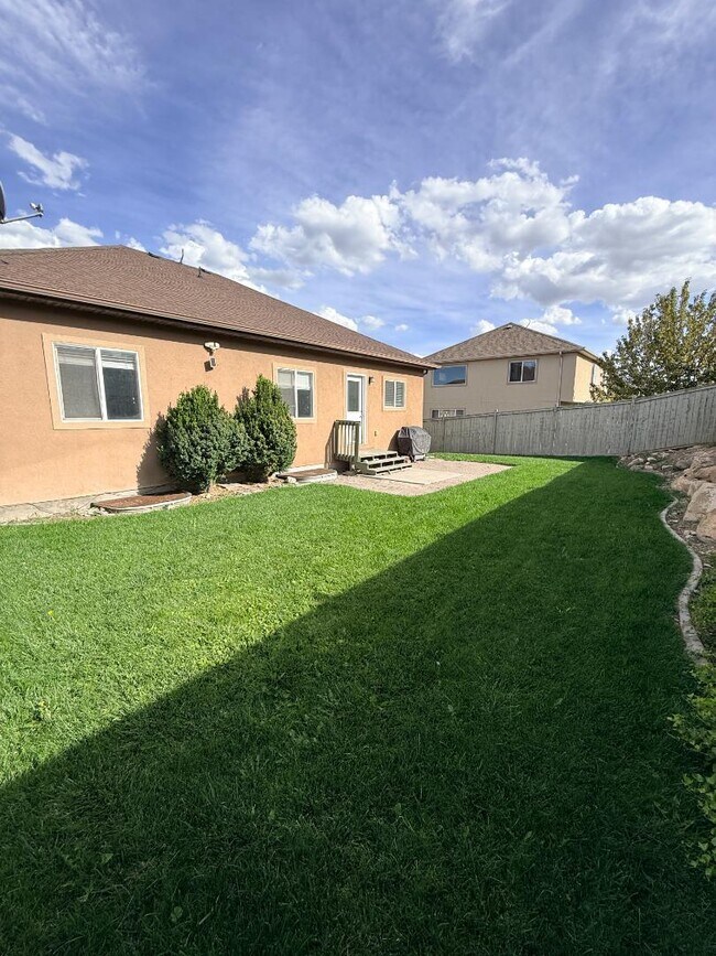 Building Photo - 8825 Jefferson Dr