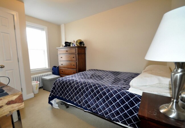 Building Photo - Spacious Fully Renovated 4BR Home with 2 Full Baths – Prime Manayunk Location!