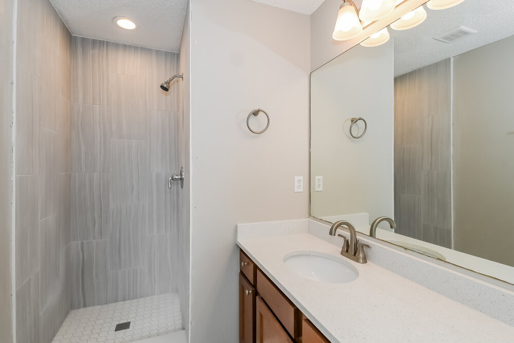 Building Photo - 596 Artesian Ln