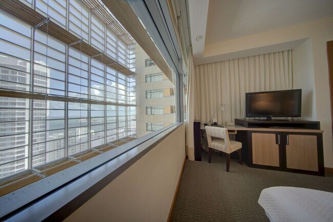 Building Photo - 1395 Brickell Ave