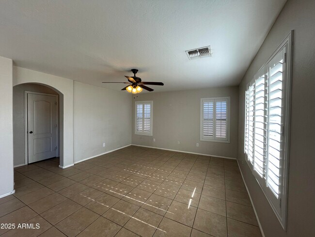 Building Photo - 1605 E Melanie St